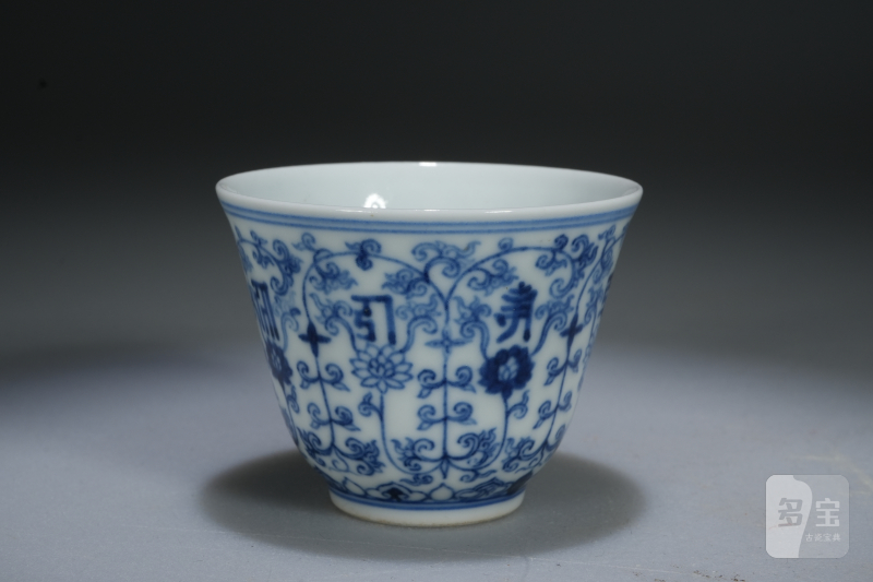 清 青花梵文花卉杯 - 图2